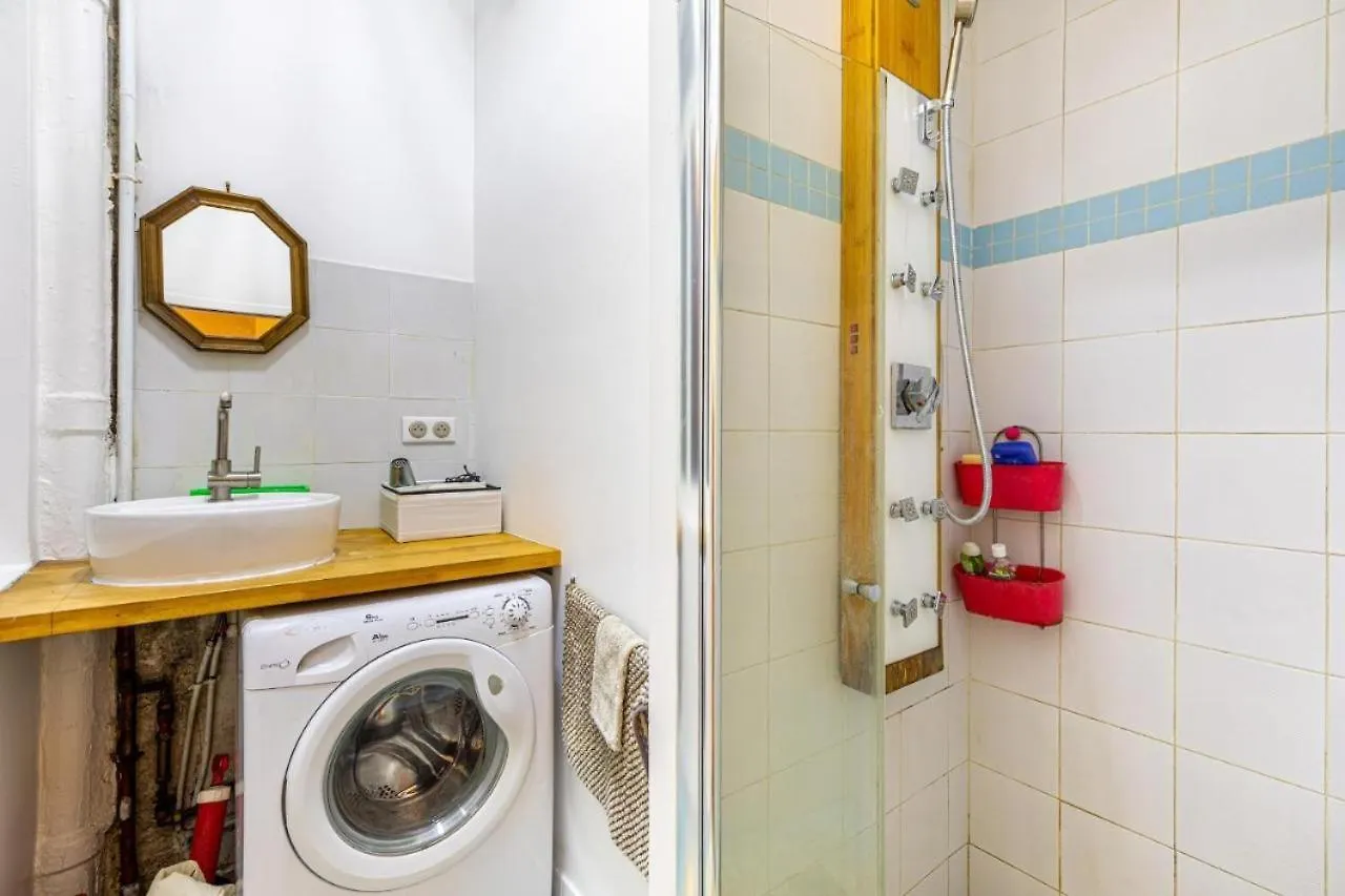 Apartment Joli - Lovely Studio Paris France