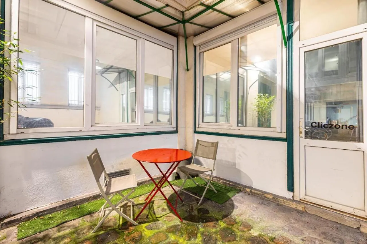 Joli - Lovely Studio Paris France